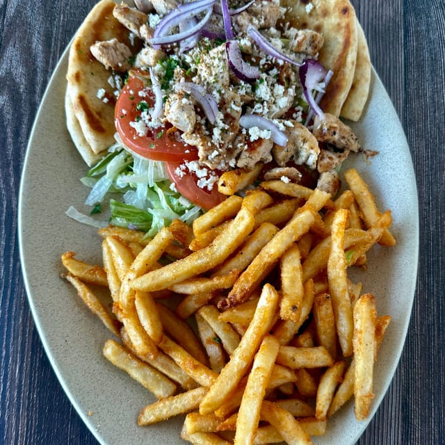 CHICKEN SOUVLAKI PLATTER.